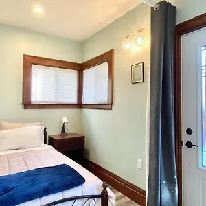 Cozy Suite-walk To The Falls! Niagara Falls