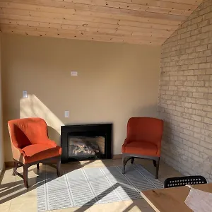 New & Cozy Getaway. 7 Mins From The Falls Niagara Falls